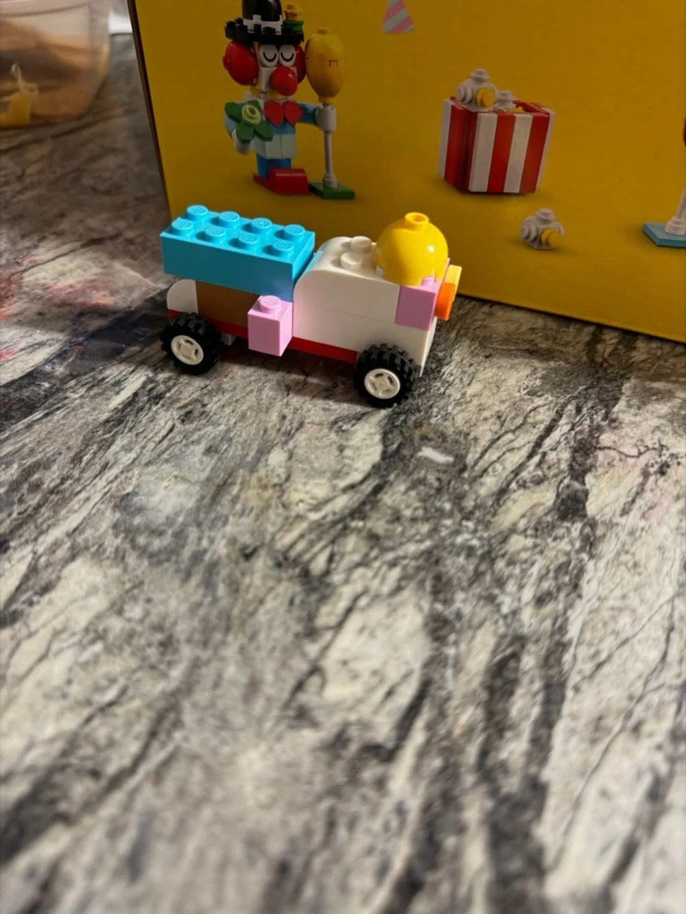 LEGO Classic 11029 Creative Party Box 900 Pc w/ Box Missing 19 Pieces